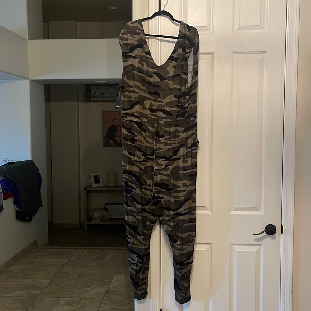 Torrid Jumpsuit, Camo, Size 3 NWT